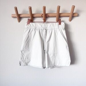 Lululemon Cinchable Waist High-Rise Woven Short 3.5"